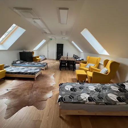 Maakivivilla Kuni 20-le Kylalisele *