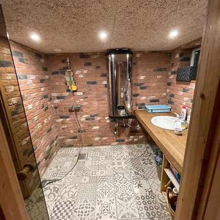 Willa Maakivivilla Kuni 20-le Kylalisele Valgesoo